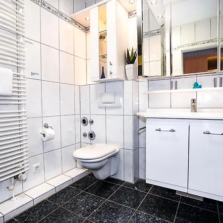 Amina 3, Strandnah Apartament *